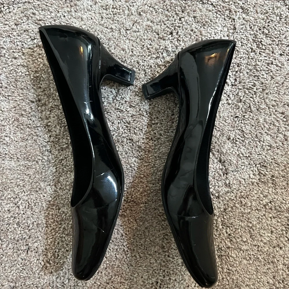 Set of Three Women’s‎ Pumps